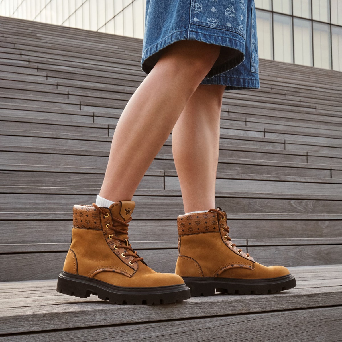 MCM, 레트로+유틸리티 2025 F/W 컬렉션 눈길 1418-Image